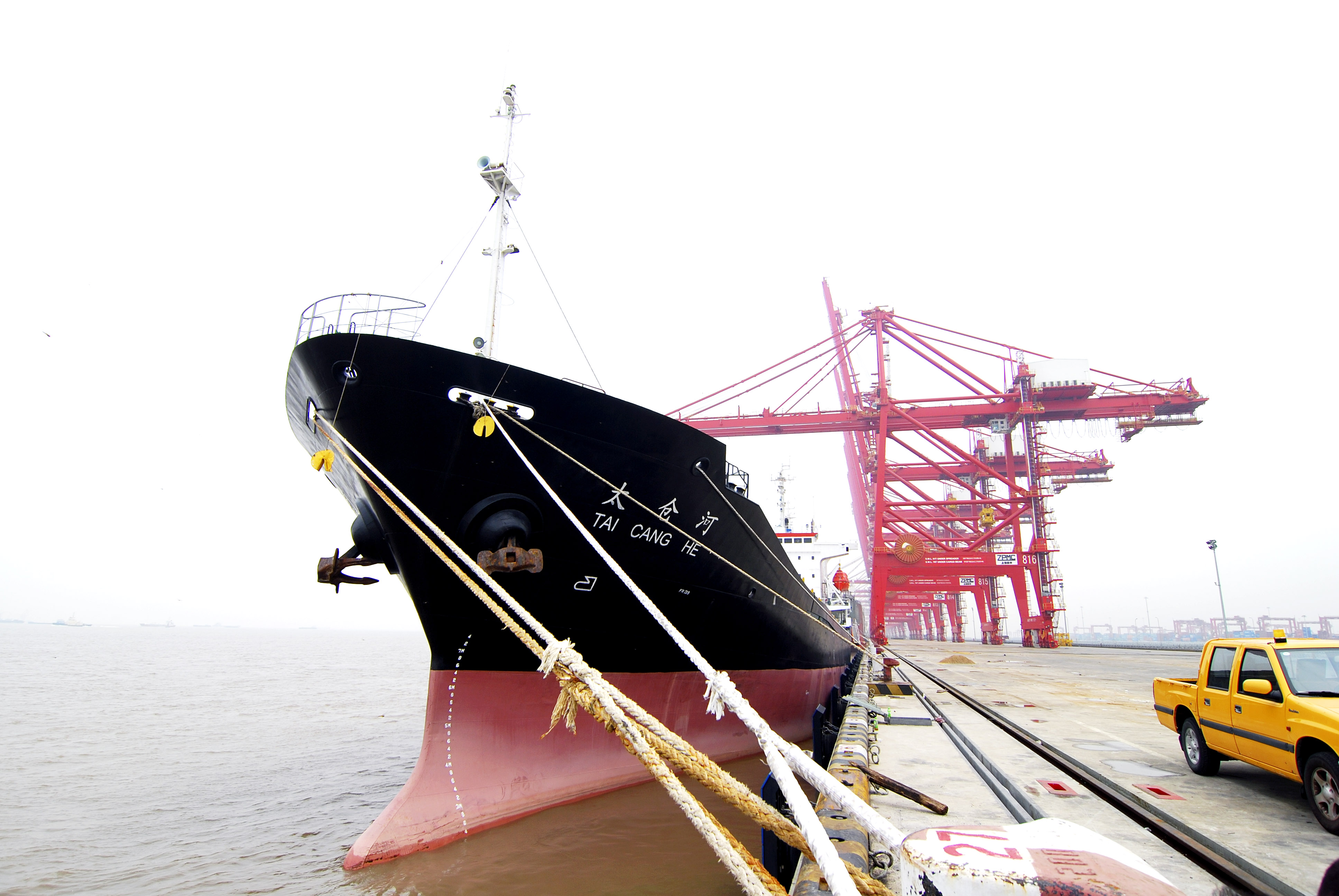 “太倉(cāng)河”輪靠泊我碼頭