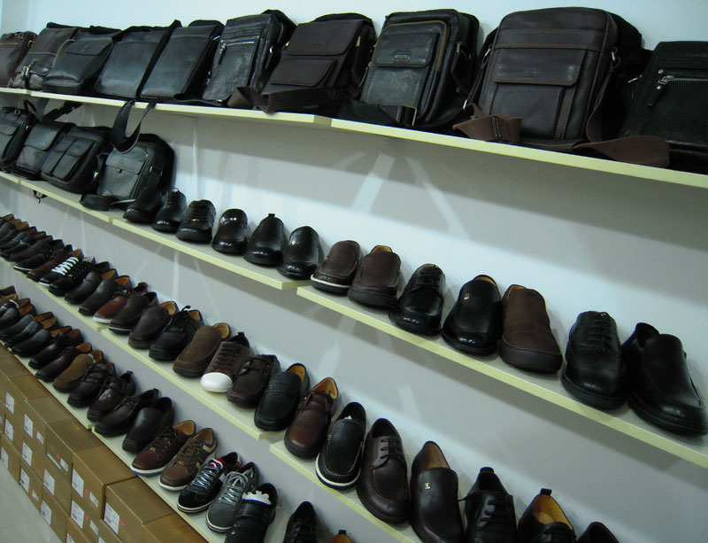 太倉正品折扣(鞋包)特賣專場2011秋款金利來皇冠沙弛袋鼠18HINO81暇布士三葉草皮爾卡丹