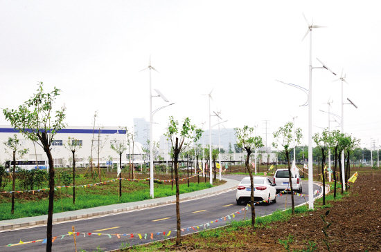 江蘇寶潔有限公司——風(fēng)光互補(bǔ)照亮廠區(qū) 