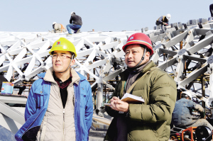 為了天鏡湖畔這道美麗的風景——他一天到晚泡在工地