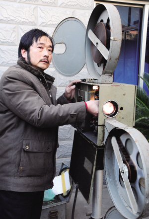 為部隊(duì)免費(fèi)放電影500多場(chǎng)次 太倉(cāng)陸丁興成“中國(guó)好人”