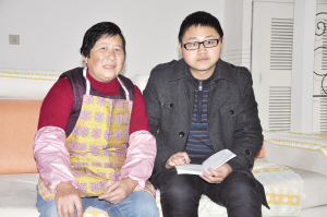 一雙手撐起一個(gè)家——61歲的蔡玉蘭當(dāng)了10年家政工，服務(wù)了上千戶(hù)家庭