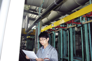 從低學(xué)歷打工仔到技術(shù)型管理者  何進(jìn)開靠的是責(zé)任心和勤奮好學(xué)的工作態(tài)度  