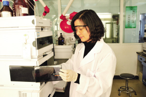 “鉆石員工”把牢質(zhì)量關(guān) 陸潔帶領(lǐng)團隊，以高度的責任心完成每一項檢測工作，先后三次獲評公司優(yōu)秀員工