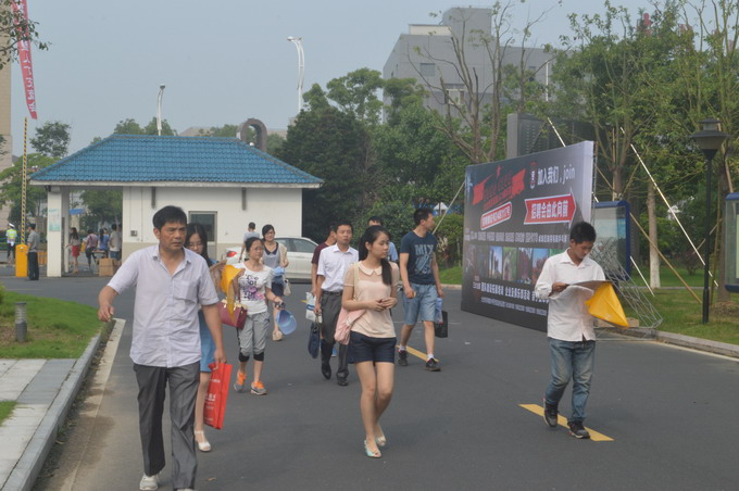 2014夏季大型招聘會(huì)勝利閉幕，太倉人才網(wǎng)陽光開啟網(wǎng)絡(luò)專場