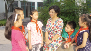 實(shí)驗(yàn)小學(xué)校長(zhǎng)錢(qián)瀾，以獨(dú)特的理念和滿腔的激情，筑起教師的精神高地，為每個(gè)學(xué)生提供適切的教育 用心辦學(xué)的“草根化”校長(zhǎng)