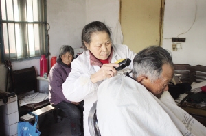 崔繼蘭——關(guān)愛老人讓溫情“從頭傳遞”