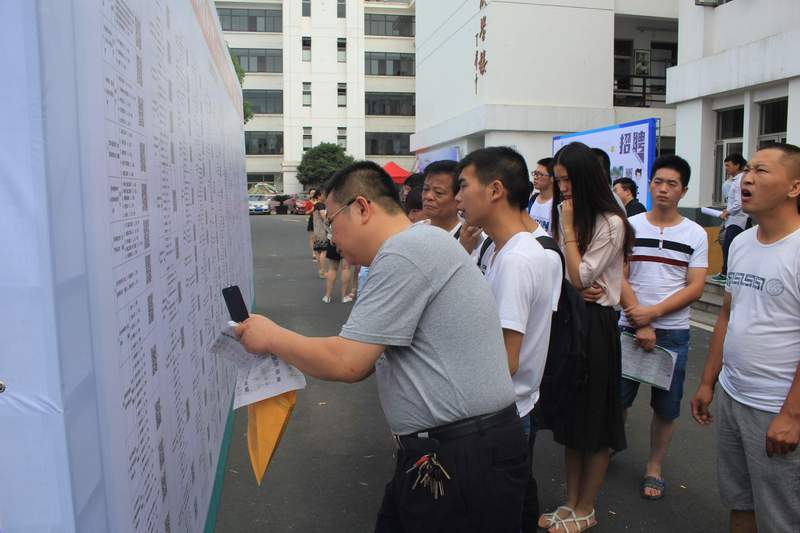 2016年太倉夏季招聘會落幕，尼伯特不敵陽光！