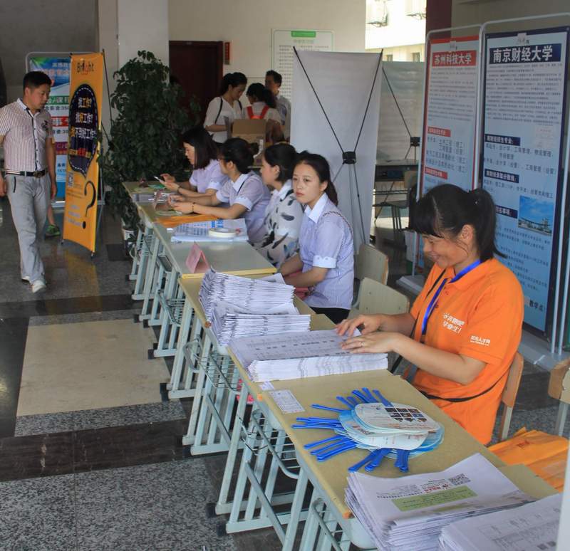 2016年太倉夏季招聘會落幕，尼伯特不敵陽光！