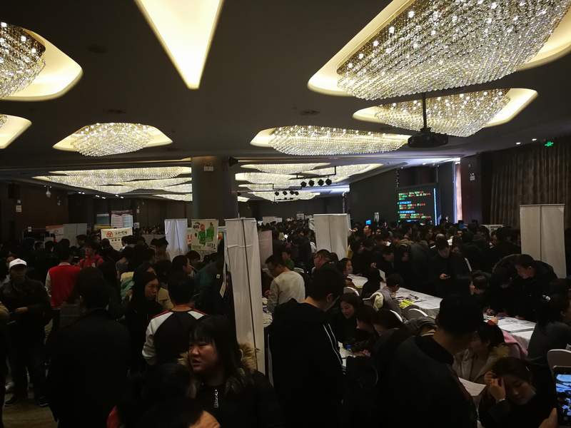 人才“擠擠”——太倉(cāng)市2018春季招聘會(huì)線下招聘會(huì)圓滿落幕