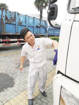 無論炎夏寒冬，無論暴雨冰雪，始終行駛在轉(zhuǎn)運(yùn)垃圾的路上 王兆對：美化城市無愧初心