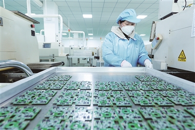 防疫生產(chǎn)“兩不誤”工業(yè)企業(yè)開足馬力趕進度