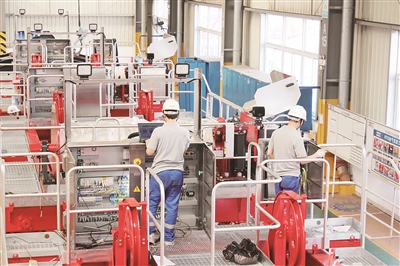 潤(rùn)邦工業(yè)海工裝備挺進(jìn)“深藍(lán)”