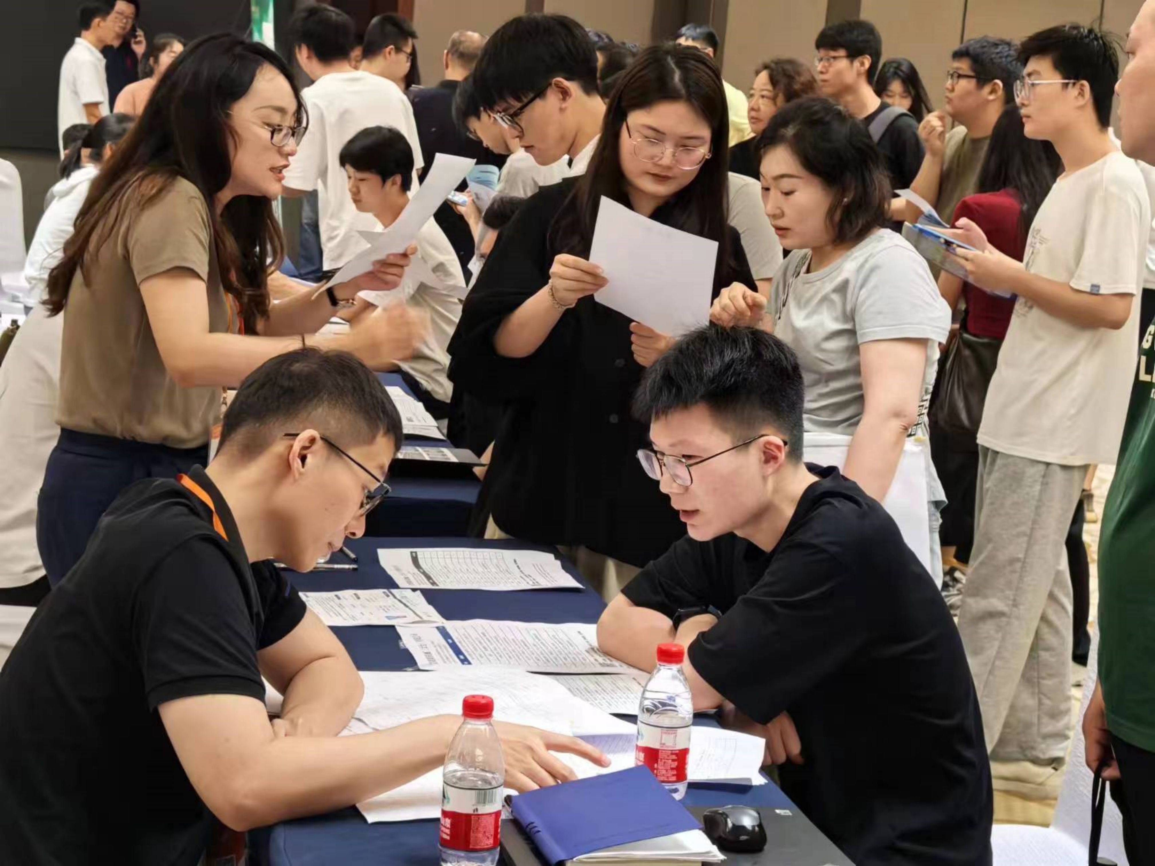 2024太倉夏季畢業(yè)生招聘會(huì)圓滿落幕：風(fēng)雨無阻，共筑就業(yè)橋梁